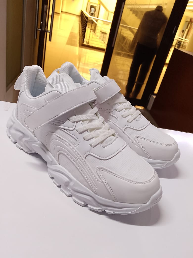 LIGHT WHITE SPORTS SHOES